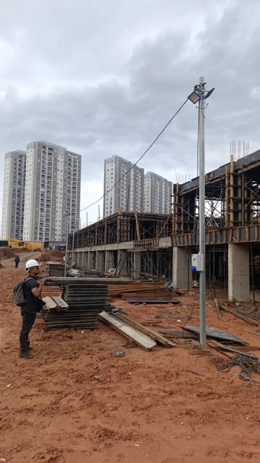 Engenheiro da MLS em verificação em obra de empreendimento predial
